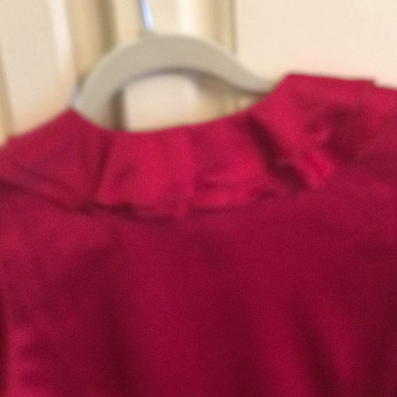 Gorgeous East 5th red blouse.  Size S - Picture 4 of 8